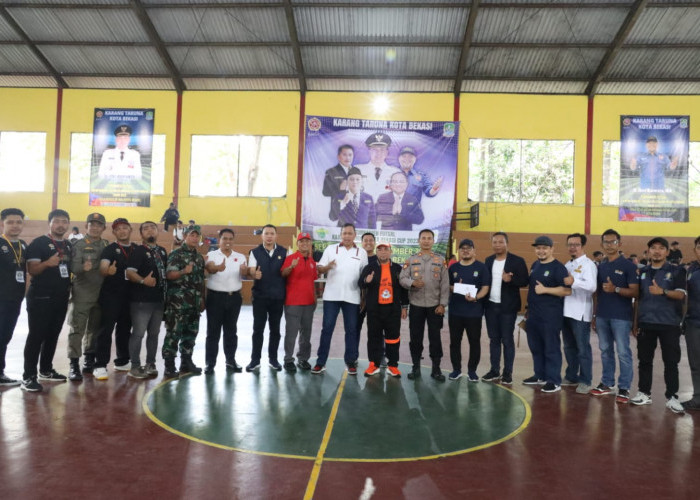 Pembukaan Pertandingan Futsal Karang Taruna Kota Bekasi Dihadiri Tri Adhianto dan Herkos
