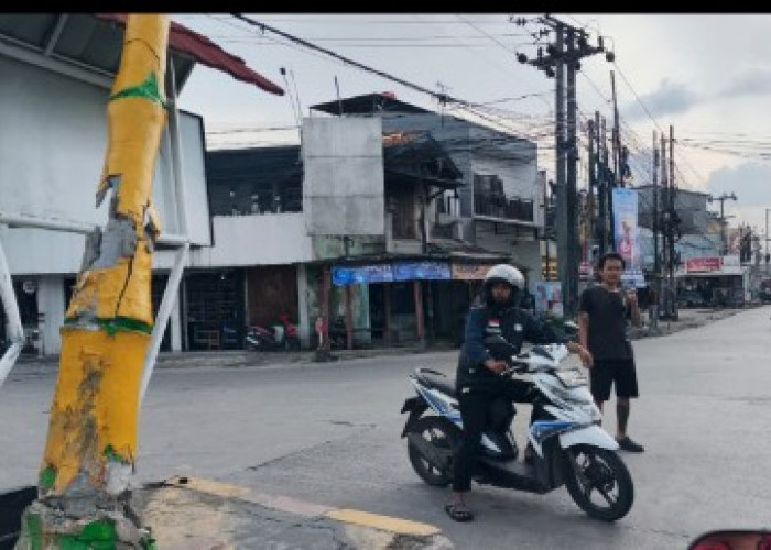 Tugu Warungbongkok Ditabrak Sejarah Terluka, Warung Bukan Sekadar Simbol Jalan