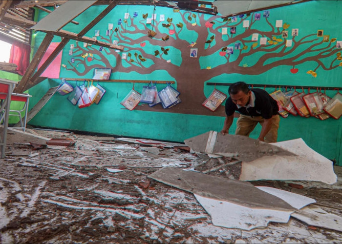 Plafon Sekolah Ambruk di Bekasi, DPRD Desak Dinas Pendidikan Bertindak Cepat