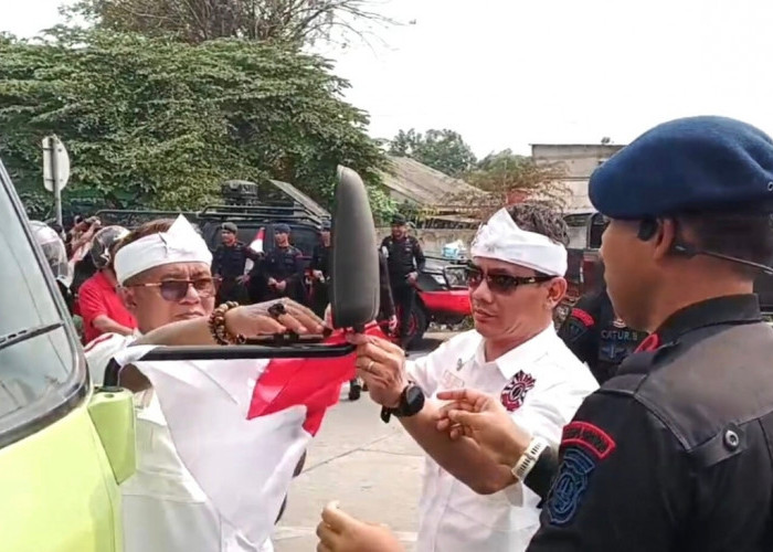 Pemkot Bekasi Bagikan 11.000 Bendera Merah Putih Sambut HUT RI ke-80