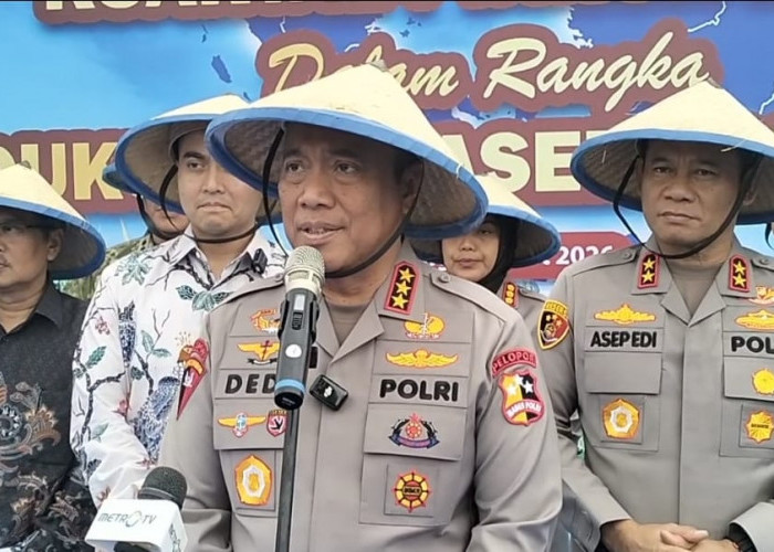 Wakapolri Tanam Jagung di Cikarang 