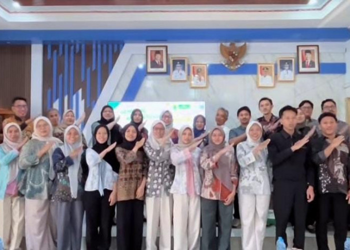Gandeng Nestle dan UPI, Disnakertrans Karawang Serahkan Sertifikat BNSP Hasil Kolaborasi Pemagangan