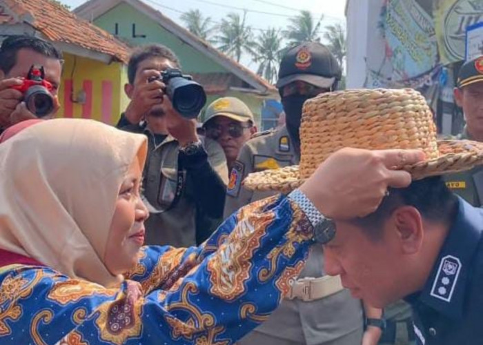 Dipake Wakil Bupati, Topi Toceng Poci Tempuran Curi Perhatian