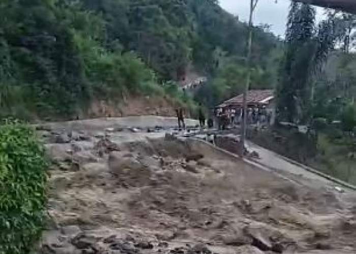 Breaking News : Pasca Banjir Bandang di Dusun Binanga Bolon, Puluhan Warga Mengungsi ke Tempat yang Aman