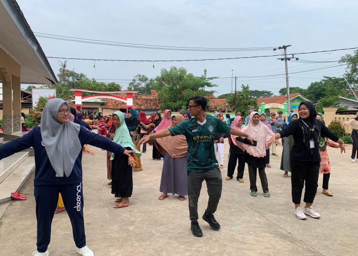 Senam Sehat: Cerita Sukses Mahasiswa KKN Unsika Desa Jatimulya Tahun 2024 dalam Menyelenggarakan Senam Lansia