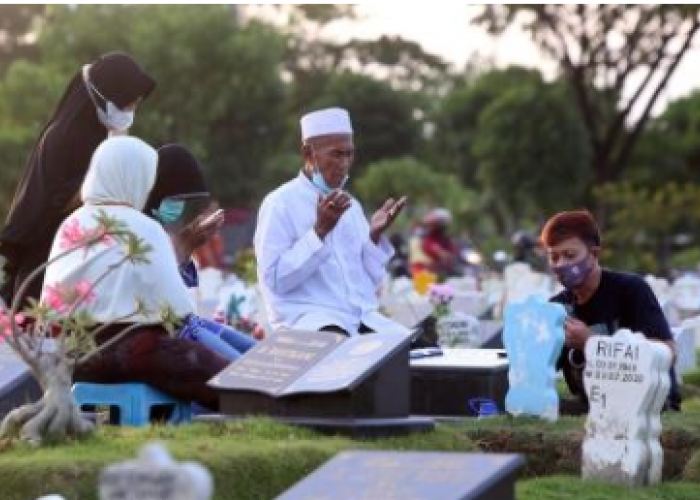 Tata Cara Ziarah Kubur yang Baik dan Benar Dalam Ajaran Islam