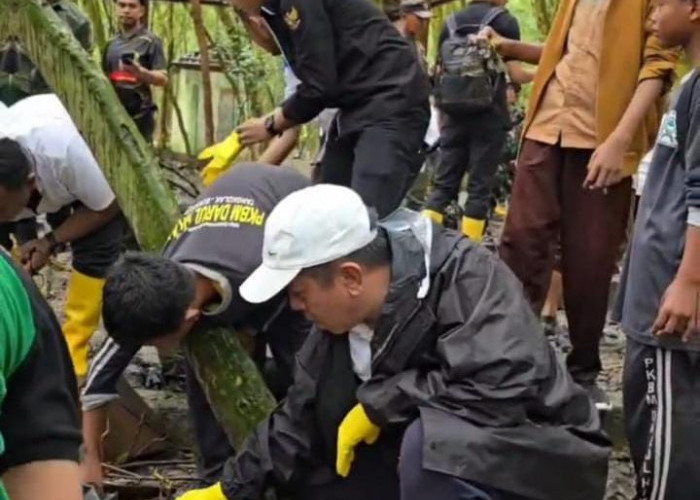 Bupati Aep Pimpin Korve Massal di Pantai Tangkolak, Tegaskan Aksi Nyata Jaga Lingkungan