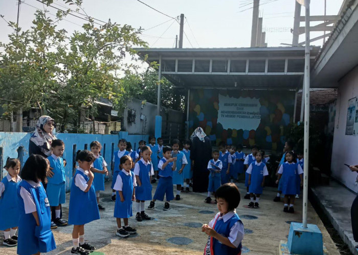 Tumbuhkan Jiwa Nasionalisme Siswa Sejak Dini, TK Negeri Pembina Jatisari Rutin Gelar Upacara Bendera