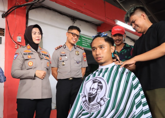 Polres Bekasi Kota Latih 38 Peserta Pangkas Rambut, Modal Usaha dari Kursi Cukur!