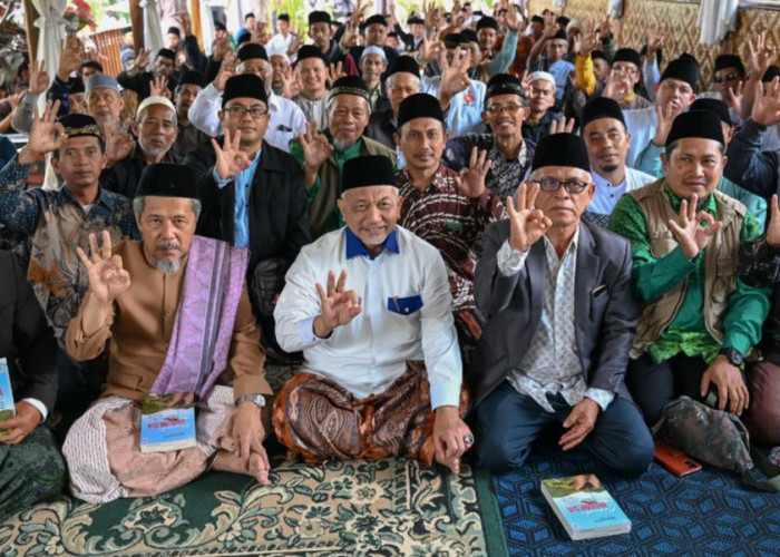 Ratusan Kiai se-Bandung Raya Deklarasi Dukungan ke Pasangan ASIH, Titip Pondok Pesantren