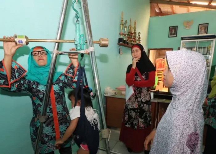 Posyandu di Pebayuran Dilengkapi Alat Timbang Digital Baru