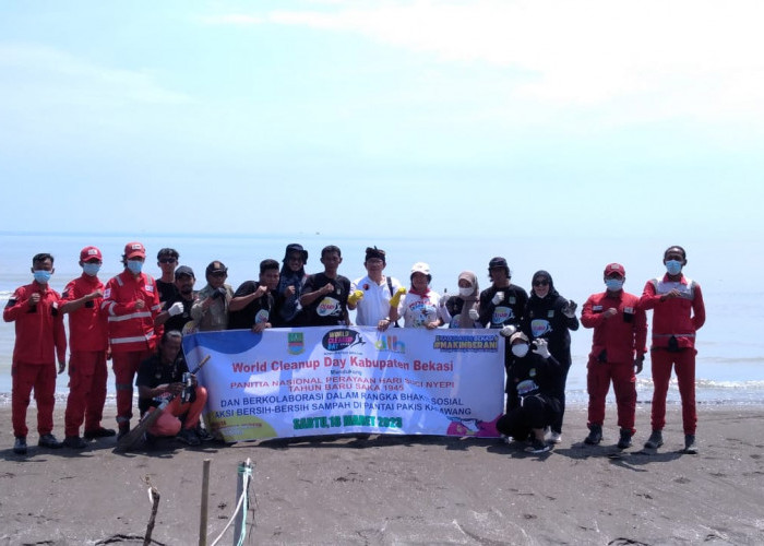 WCD Bekasi Turun Bantu Makerthi Ayuning Segara di Pantai Tanjung Pakis Karawang