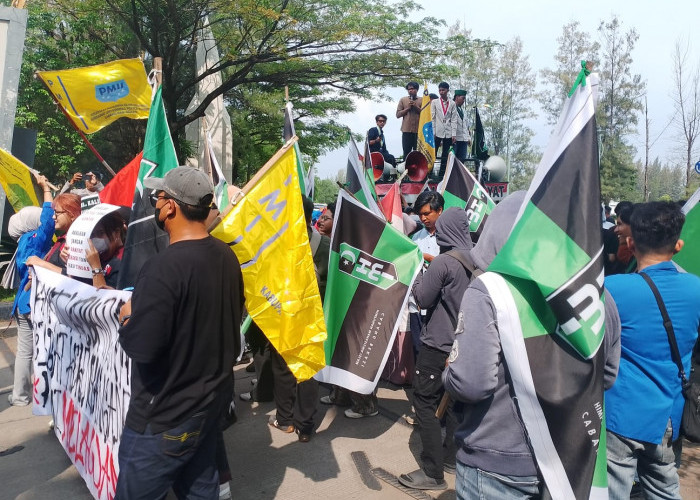 Kabupaten Bekasi ''Darurat Masalah'', Mahasiswa Kepung Kantor Bupati