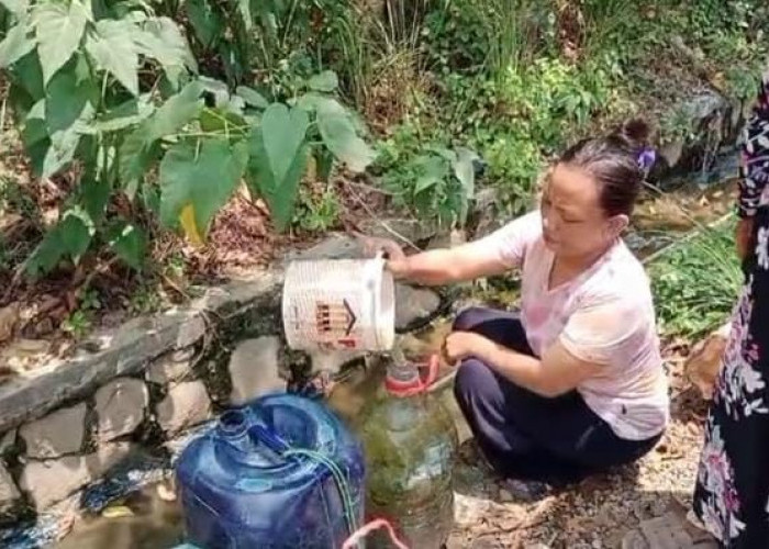 Kesulitan Air Bersih, Ratusan Warga di Kabupaten Bekasi Andalkan Air Selokan