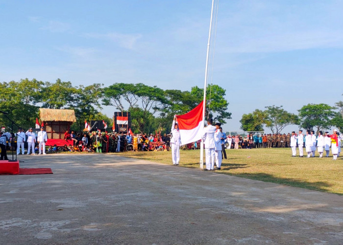 Antusias Warga Pedes Mengikuti Upacara Kemerdekaan, Kesenian Tradisional Karawang Ikut Meramaikan 