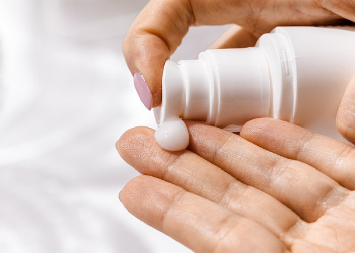 Jangan Asal Pilih! Tips Memilih Skincare untuk Kulit Berminyak dan Berjerawat