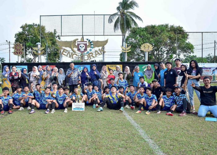 Sabet Trofi GSI dan Liga Murangkalih, Ekskul Sepak Bola SMPN 2 Karawang Timur Berprestasi