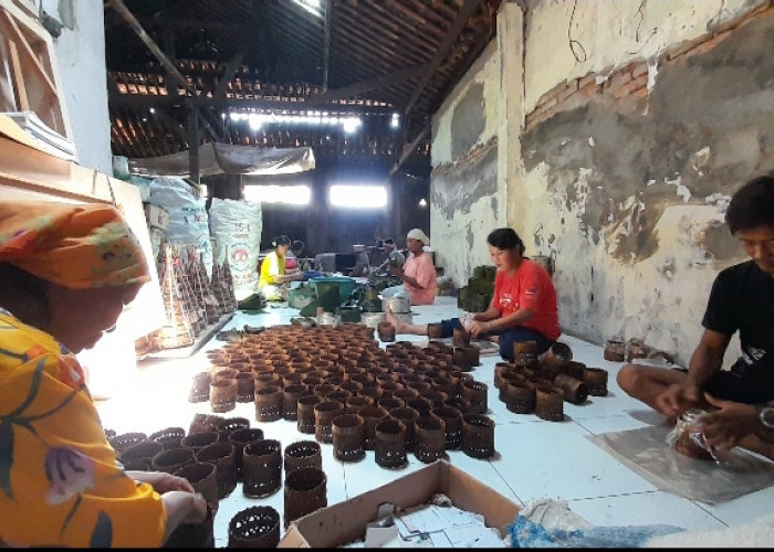 Imlek Nyambung Lebaran, Kue Keranjang Cikarang Tetap Ngebul