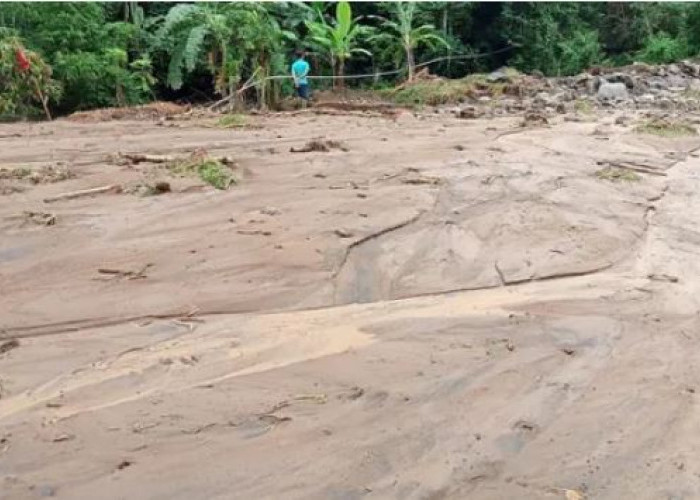 Diguyur Hujan Deras, Belasan Hektare Areal Pesawahan di Malangbong Rusak Akibat Diterjang Banjir Bandang
