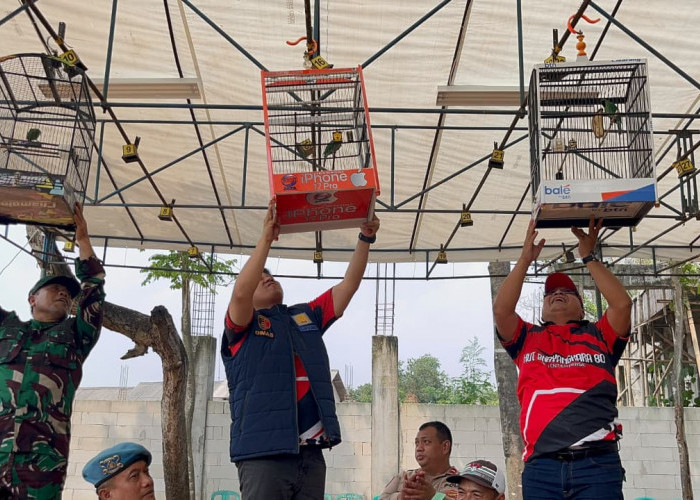 Ratusan Kicau Mania Adu Gengsi di Piala Kapolsek Cup Cikarang Barat