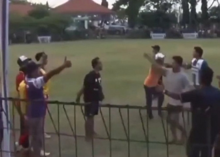 Laga Sepak Bola Tarkam di Cibitung Ricuh, Penonton dan Pemain Adu Jotos