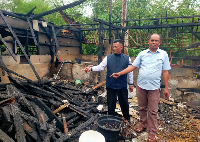 Tersambar Petir, Rumah di Bojongmangu Habis Dilahap si Jago Merah