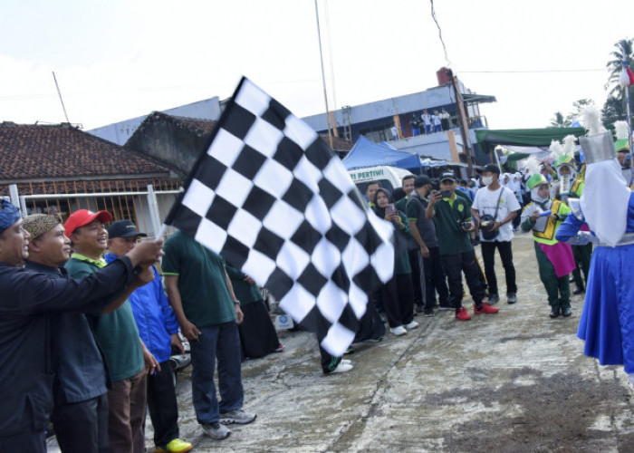 Jalan Sehat Bersama SMK Bhakti Pertiwi Manonjaya, Wagub Jabar Pesan agar Aktif Berorganisasi