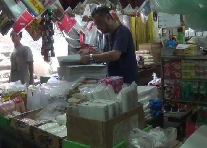 Minyak Goreng Subsidi Langka di Bekasi, Harga pun Melambung