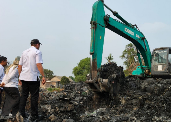 Kebakaran Sampah di TPS Ilegal Sukadami Terindikasi Mengandung Limbah B3, Ini Tindakan DLH Kabupaten Bekasi