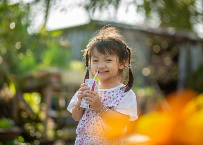 Moms Harus Hati-hati Terhadap Bahaya Sinar Matahari Bagi Si Kecil, Bisa Rusak Kulit lho!