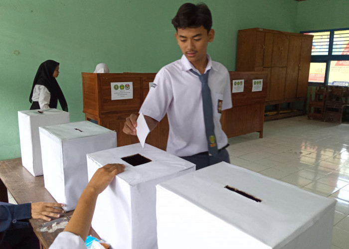  Pengurus Baru OSIS SMA Korpri Karawang Bawa Program Zero Waste 