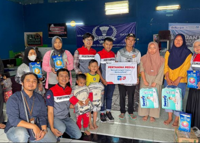 Pertamina Patra Niaga Regional JBB Salurkan Bantuan Warga Terdampak Bencana Longsor di Desa Pasirlangu