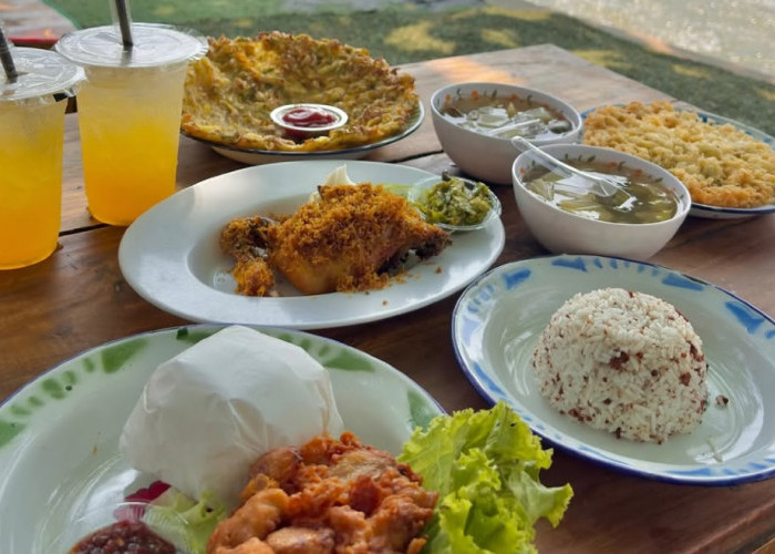 Sensasi Makan Sambil Mancing di Irigasi Karawang : Resto Sambel Bledagz Tawarkan Kuliner Murah dan Adem