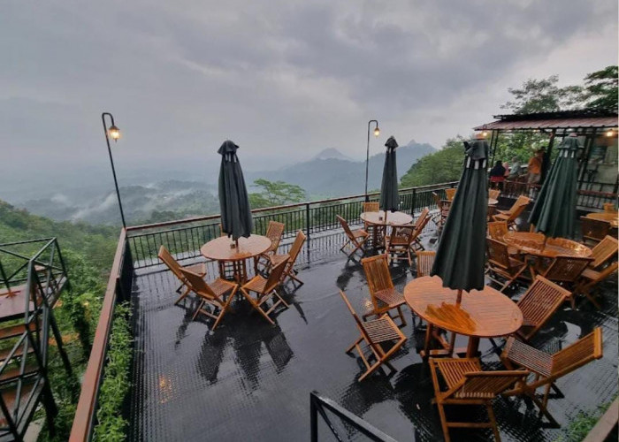 Libur Lebaran di Karawang? Nikmati Sejuknya Alam Puncak Sempur dari Saung Koffie Hideung