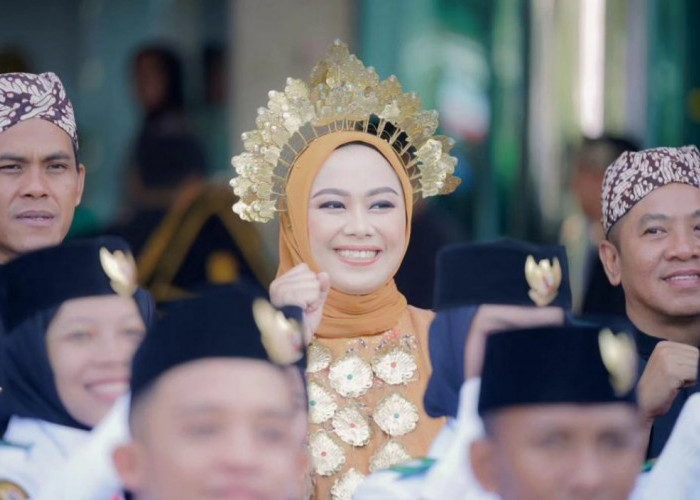 Busana Bupati Cellica Saat Peringati Hari Pancasila Ternyata Baju Adat Tertua di Dunia, Nih Penjelasanya