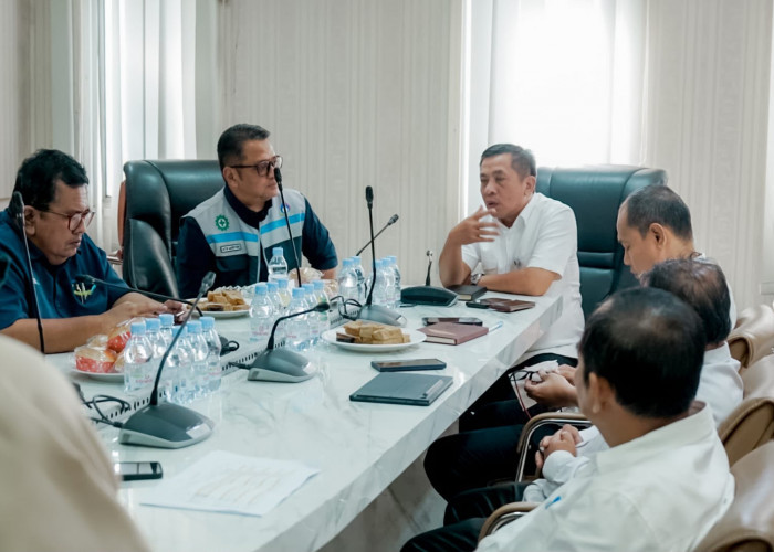 Pasca-Kebakaran Gudang Limbah, Pemkab Karawang dan PJT II Siap Tertibkan Bangunan Liar di Sempadan Irigasi
