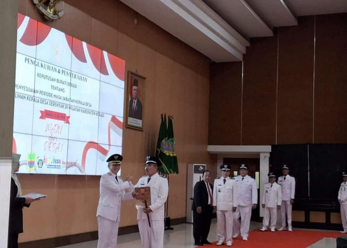 Pj Bupati Bekasi Kukuhkan dan Serahkan 172 SK Penyesuaian Periode Masa Jabatan Kepala Desa