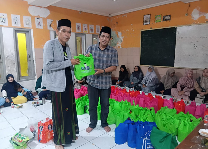 PKB Karawang Salurkan 8.000 Bingkisan Lebaran Hingga Pengurus RT, Bukti Nyata Melayani Rakyat