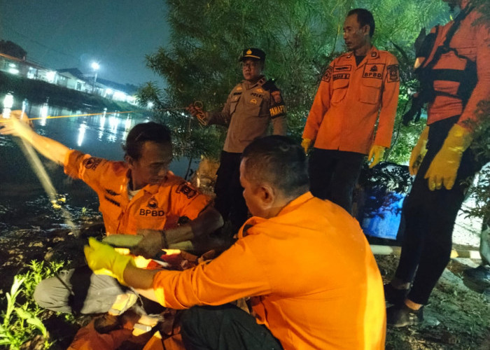BPBD dan Tim SAR Gabungan Temukan Dua Korban Tenggelam di Irigasi KW 4 Karawang