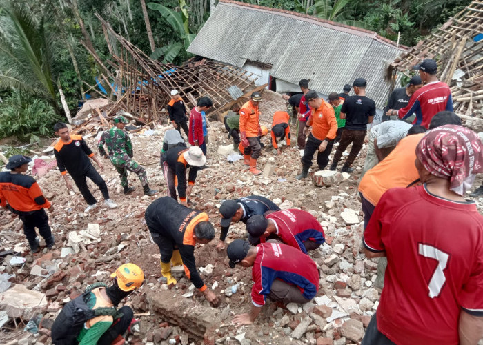 BPBD dan Tim Gabungan Lakukan Penanganan Bencana Tanah Longsor di Banjarnegara