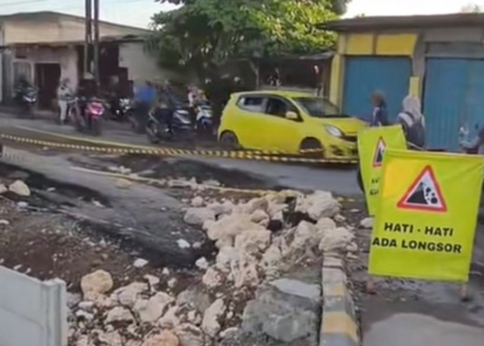 Belum Ada Perbaikan, Jalan Raya CBL Cibitung Muktiwari Ambles dan Bikin Antrean Tiap Hari