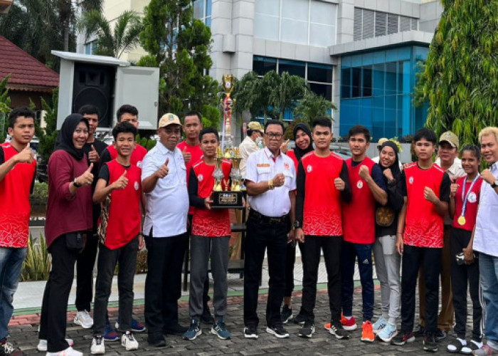 Kereen, Kontingen Muaythai Kota Bekasi Diberi Penghargaan oleh Plt Wali Kota