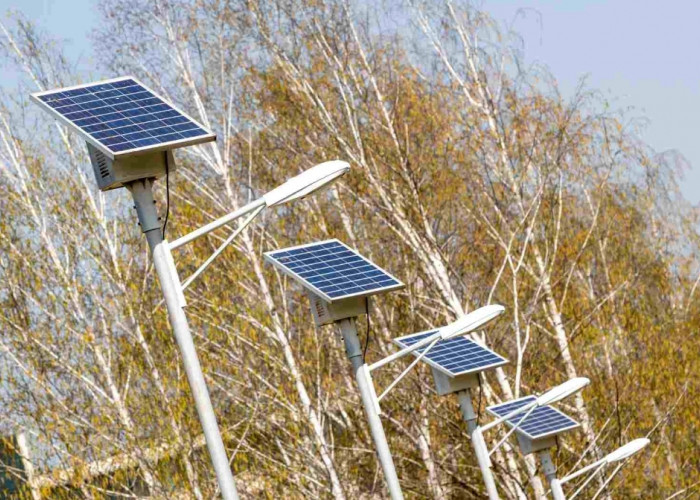 Cipta Karya Pasang Lampu Jalan Tenaga Surya di Jalan Perkampungan