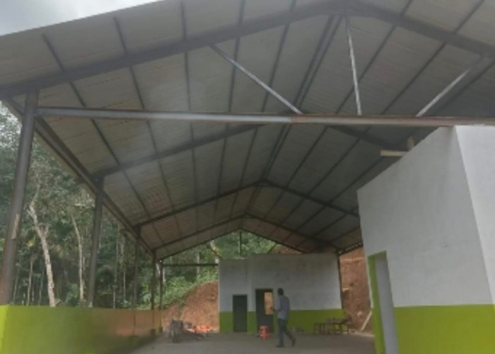 Pembangunan TPS 3R Baru di Cabangbungin Masuk Tahap Struktur Atap