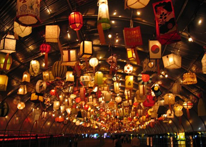 Festival Lampion Kota Tua Cirebon Dipadati Ribuan Pengunjung