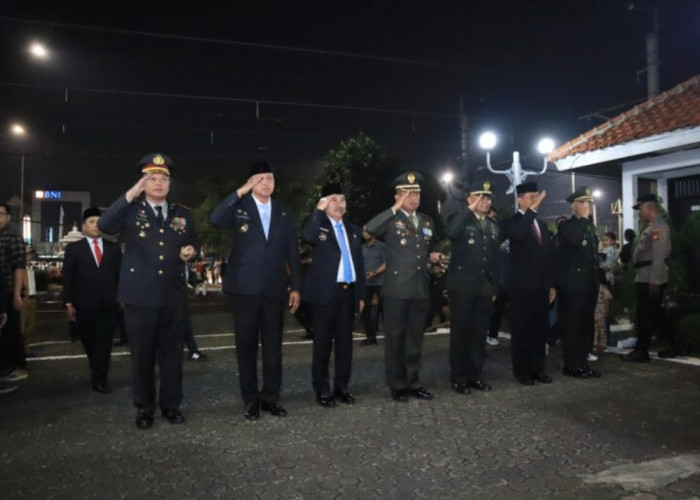 Wali Kota Bekasi Pimpin Apel Kehormatan dan Renungan Suci di TMP Bulak Kapal