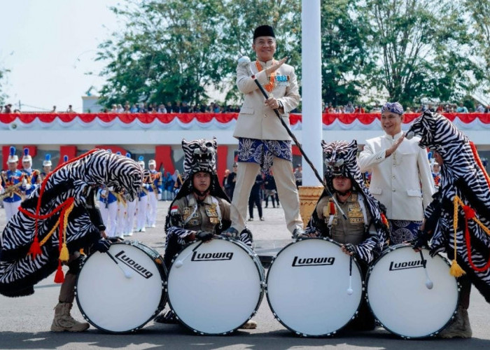 Bupati Karawang Beraksi Bareng Drum Band IPDN, Suasana HUT ke-391 Makin Meriah!