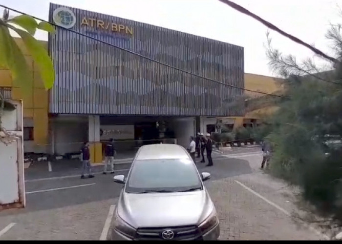 Puslabfor Mabes Polri Olah TKP Kebakaran Kantor BPN Karawang