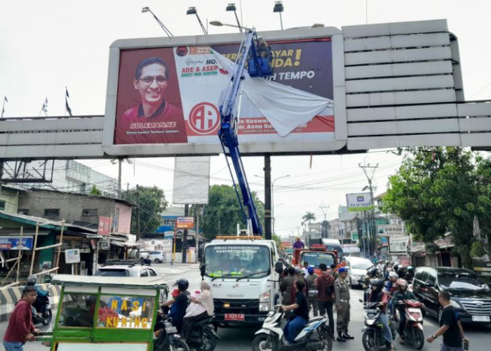 Masa Tenang Pilkada 2024, Tim Gabungan Tertibkan Semua APK yang Terpampang di Kabupaten Bekasi