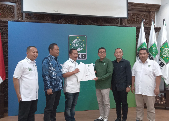 PKB Serahkan B1KWK Kepada Paslon H. Aep Syaepuloh-H. Maslani di Pilkada Karawang 2024